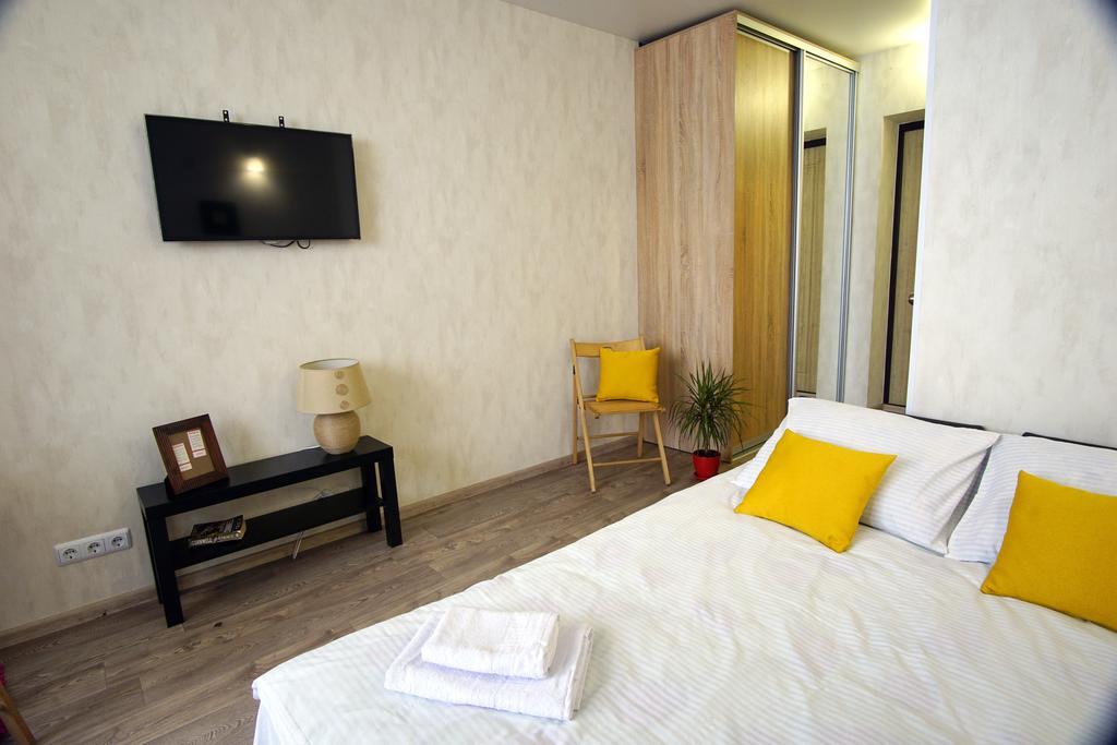 54A Tselinogradskaia Str At Alekseevka Underground 哈尔科夫 外观 照片