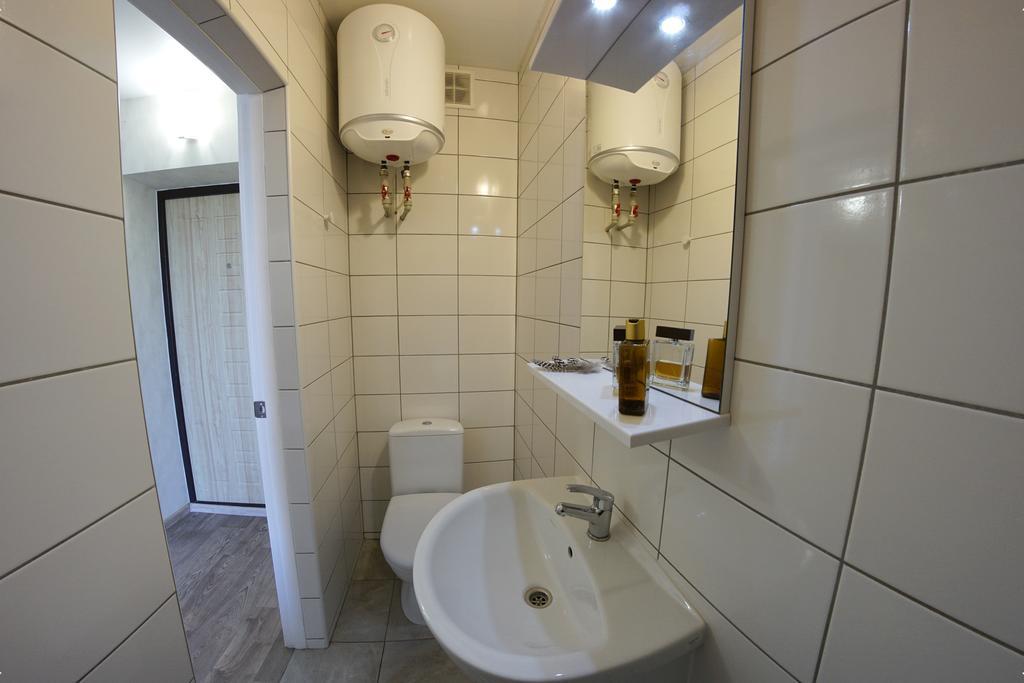 54A Tselinogradskaia Str At Alekseevka Underground 哈尔科夫 外观 照片