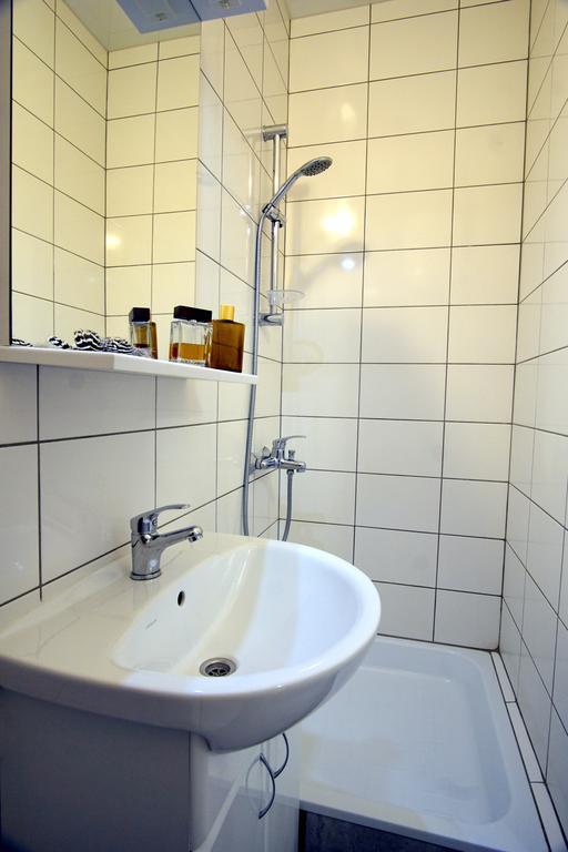 54A Tselinogradskaia Str At Alekseevka Underground 哈尔科夫 外观 照片