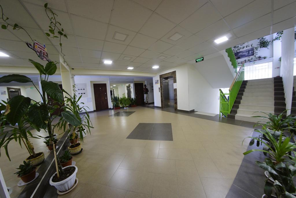54A Tselinogradskaia Str At Alekseevka Underground 哈尔科夫 外观 照片